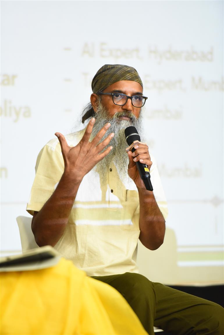 16 जून, 2026 को 19वें मुंबई अंतर्राष्ट्रीय फिल्म महोत्सव में इंडियन डॉक्यूमेंट्री प्रोड्यूसर्स एसोसिएशन ने 'क्या एआई रचनात्मकता का भविष्य है?' विषय पर ओपन फोरम का आयोजन किया। इस सत्र में इंडस्ट्री के विशेषज्ञ शामिल हुए।
:Ministry of Information & Broadcasting