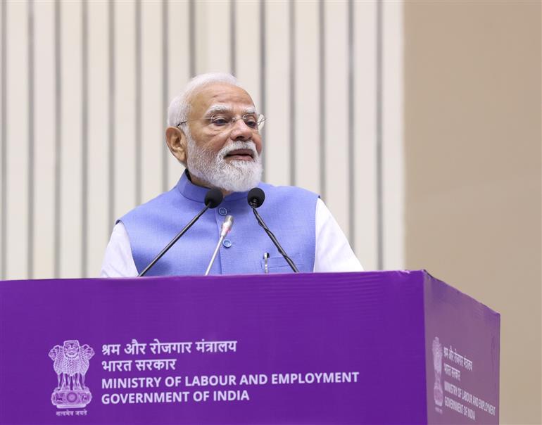 प्रधानमंत्री श्री नरेन्द्र मोदी 19 जून, 2026 को नई दिल्ली में प्रधानमंत्री विकसित भारत रोजगार योजना (पीएम-वीबीआरवाई) कार्यक्रम को संबोधित करते हुए।