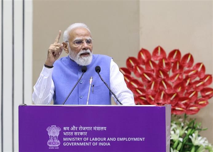 प्रधानमंत्री श्री नरेन्द्र मोदी 19 जून, 2026 को नई दिल्ली में प्रधानमंत्री विकसित भारत रोजगार योजना (पीएम-वीबीआरवाई) कार्यक्रम को संबोधित करते हुए।