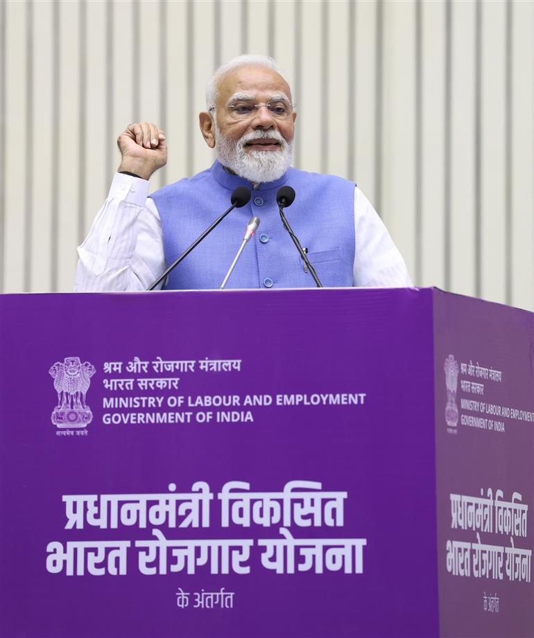 प्रधानमंत्री श्री नरेन्द्र मोदी 19 जून, 2026 को नई दिल्ली में प्रधानमंत्री विकसित भारत रोजगार योजना (पीएम-वीबीआरवाई) कार्यक्रम को संबोधित करते हुए।
 