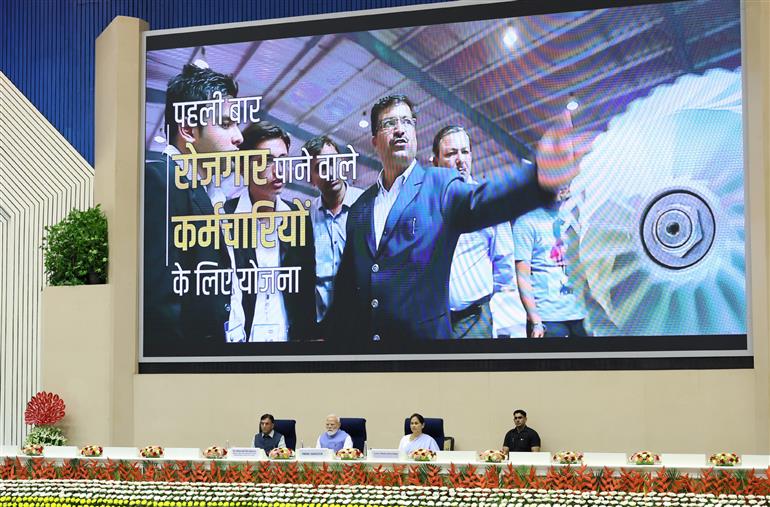 प्रधानमंत्री श्री नरेन्द्र मोदी 19 जून, 2026 को नई दिल्ली में प्रधानमंत्री विकसित भारत रोजगार योजना (पीएम-वीबीआरवाई) कार्यक्रम में शामिल हुए।