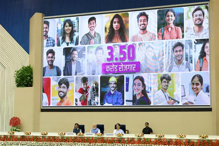 प्रधानमंत्री श्री नरेन्द्र मोदी 19 जून, 2026 को नई दिल्ली में प्रधानमंत्री विकसित भारत रोजगार योजना (पीएम-वीबीआरवाई) कार्यक्रम में शामिल हुए।