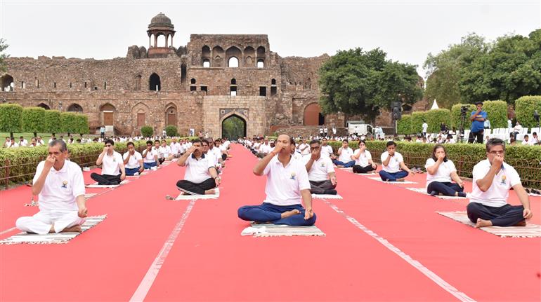 संस्कृति मंत्रालय के सचिव श्री विवेक अग्रवाल 21 जून, 2026 को नई दिल्ली के पुराने किले में 12वें अंतर्राष्ट्रीय योग दिवस - 2026 समारोह में शामिल हुए।