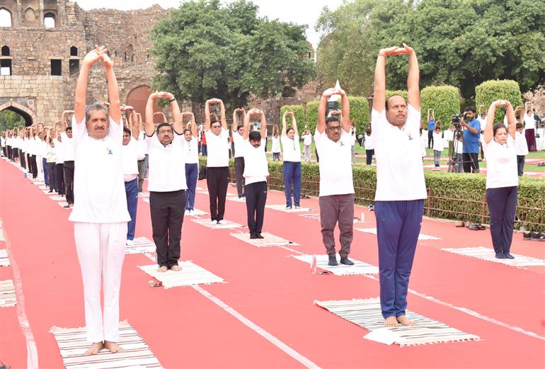 संस्कृति मंत्रालय के सचिव श्री विवेक अग्रवाल 21 जून, 2026 को नई दिल्ली के पुराने किले में 12वें अंतर्राष्ट्रीय योग दिवस - 2026 समारोह में शामिल हुए।