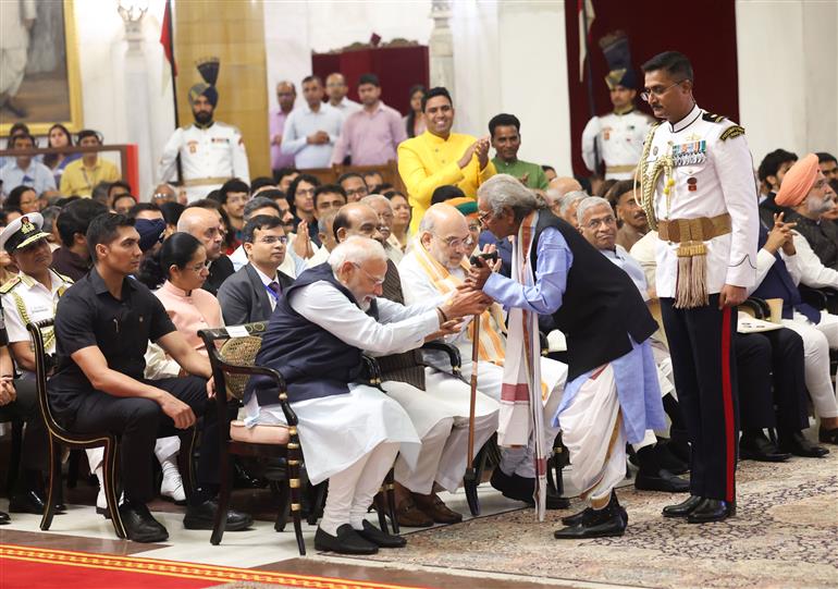 प्रधानमंत्री श्री नरेन्द्र मोदी 23 जून, 2026 को नई दिल्ली स्थित राष्ट्रपति भवन में आयोजित नागरिक अलंकरण समारोह-II (पद्म पुरस्कार – 2026) में शामिल हुए।