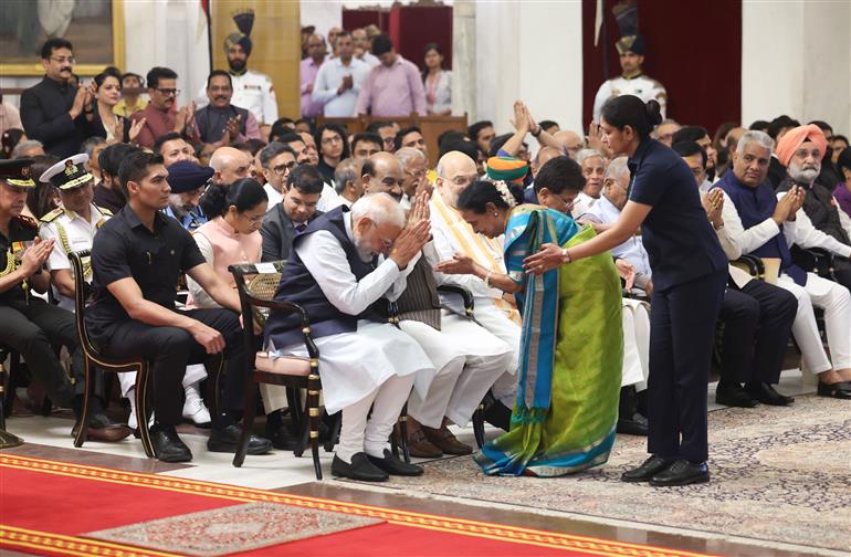 प्रधानमंत्री श्री नरेन्द्र मोदी 23 जून, 2026 को नई दिल्ली स्थित राष्ट्रपति भवन में आयोजित नागरिक अलंकरण समारोह-II (पद्म पुरस्कार – 2026) में शामिल हुए।