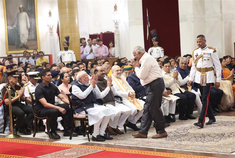 प्रधानमंत्री श्री नरेन्द्र मोदी 23 जून, 2026 को नई दिल्ली स्थित राष्ट्रपति भवन में आयोजित नागरिक अलंकरण समारोह-II (पद्म पुरस्कार – 2026) में शामिल हुए।
