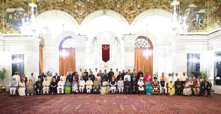 प्रधानमंत्री श्री नरेन्द्र मोदी 23 जून, 2026 को नई दिल्ली स्थित राष्ट्रपति भवन में आयोजित नागरिक अलंकरण समारोह-II (पद्म पुरस्कार – 2026) में शामिल हुए।