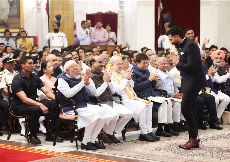 प्रधानमंत्री श्री नरेन्द्र मोदी 23 जून, 2026 को नई दिल्ली स्थित राष्ट्रपति भवन में आयोजित नागरिक अलंकरण समारोह-II (पद्म पुरस्कार – 2026) में शामिल हुए।