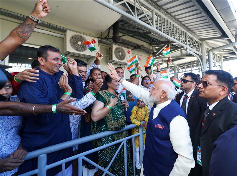 प्रधानमंत्री श्री नरेन्द्र मोदी का 27 जून, 2026 को सेशेल्स पहुंचने पर भारतीय समुदाय ने भव्य स्वागत किया।:Prime Minister