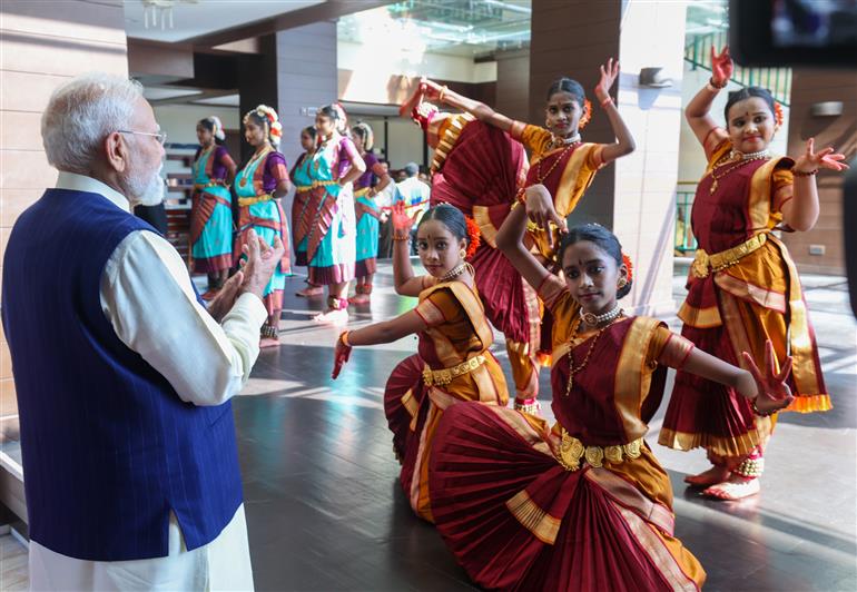 प्रधानमंत्री श्री नरेन्द्र मोदी का 27 जून, 2026 को सेशेल्स पहुंचने पर भारतीय समुदाय ने भव्य स्वागत किया।:Prime Minister