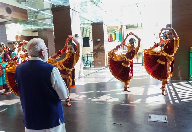 प्रधानमंत्री श्री नरेन्द्र मोदी का 27 जून, 2026 को सेशेल्स पहुंचने पर भारतीय समुदाय ने भव्य स्वागत किया।
:Prime Minister