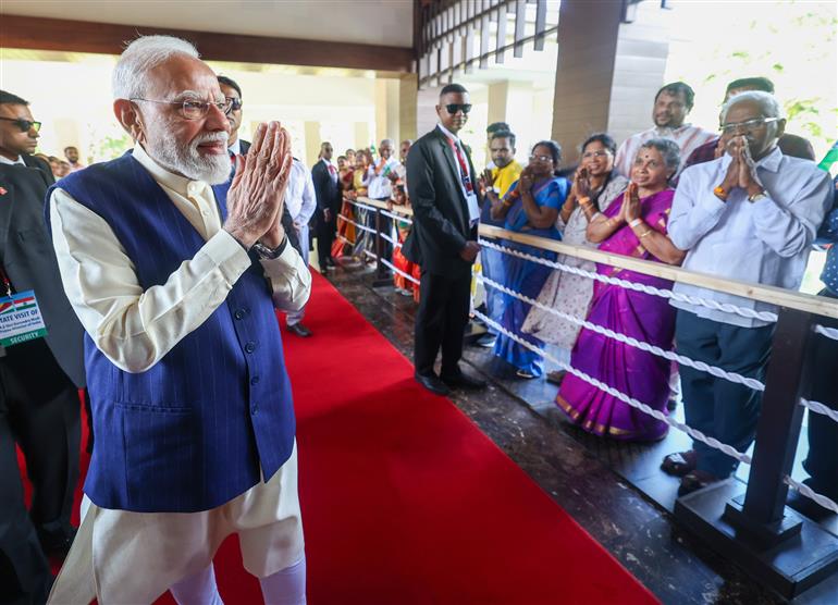 प्रधानमंत्री श्री नरेन्द्र मोदी का 27 जून, 2026 को सेशेल्स पहुंचने पर भारतीय समुदाय ने भव्य स्वागत किया।:Prime Minister