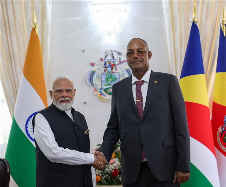 प्रधानमंत्री श्री नरेन्द्र मोदी ने 28 जून, 2026 को सेशेल्स में सेशेल्स गणराज्य के राष्ट्रपति डॉ. पैट्रिक हर्मिनी के साथ द्विपक्षीय वार्ता की, जिसके बाद प्रतिनिधिमंडल स्तर की चर्चा हुई।:Prime Minister