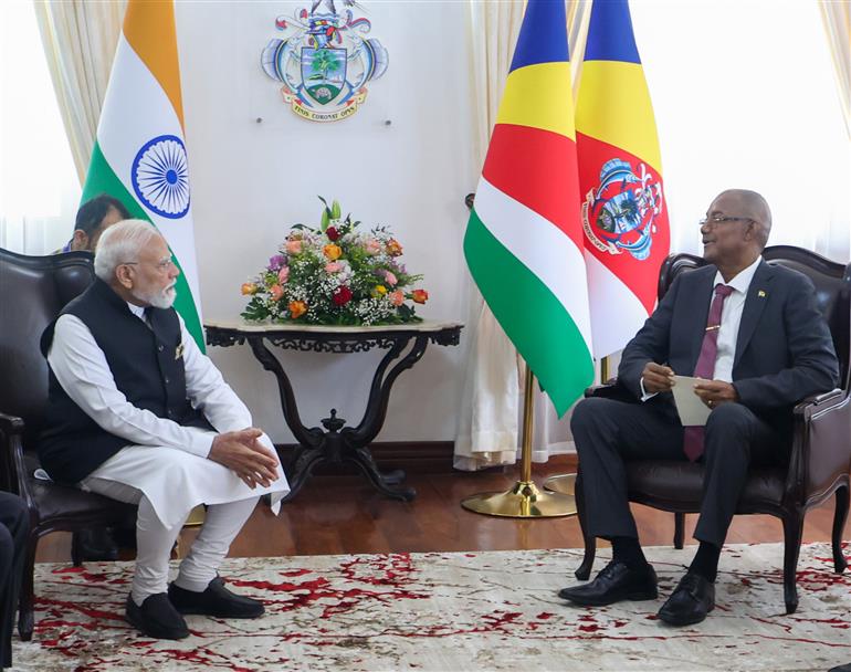 प्रधानमंत्री श्री नरेन्द्र मोदी ने 28 जून, 2026 को सेशेल्स में सेशेल्स गणराज्य के राष्ट्रपति डॉ. पैट्रिक हर्मिनी के साथ द्विपक्षीय वार्ता की, जिसके बाद प्रतिनिधिमंडल स्तर की चर्चा हुई।:Prime Minister