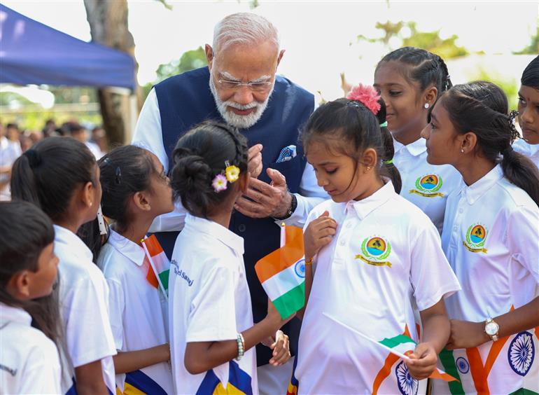 प्रधानमंत्री श्री नरेन्द्र मोदी का 29 जून, 2026 को सेशेल्स के विक्टोरिया में पीस पार्क में भारतीय समुदाय ने भव्य स्वागत किया।:Prime Minister