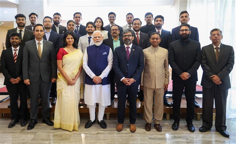 प्रधानमंत्री श्री नरेन्द्र मोदी ने 29 जून, 2026 को सेशेल्स के विक्टोरिया में भारतीय समुदाय के लोगों से बातचीत की।:Prime Minister