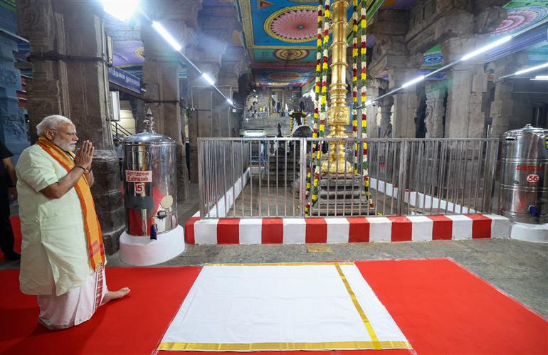 प्रधानमंत्री श्री नरेन्द्र मोदी ने 01 मार्च, 2026 को तमिलनाडु के मदुरै में अरुलमिगु सुब्रमण्यम स्वामी मंदिर में दर्शन कर पूजा-अर्चना की।