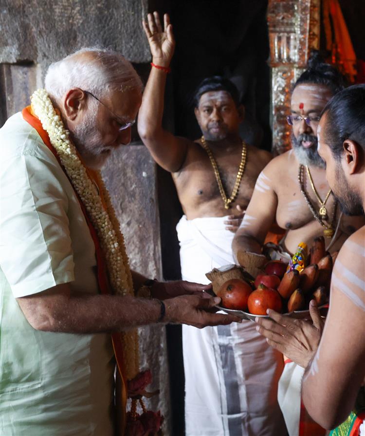 प्रधानमंत्री श्री नरेन्द्र मोदी ने 01 मार्च, 2026 को तमिलनाडु के मदुरै में अरुलमिगु सुब्रमण्यम स्वामी मंदिर में दर्शन कर पूजा-अर्चना की।