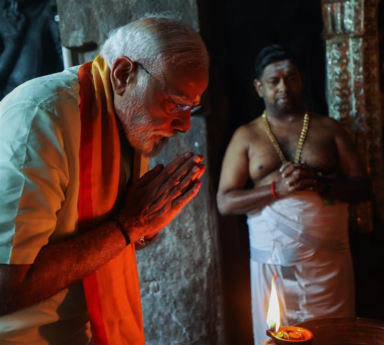 प्रधानमंत्री श्री नरेन्द्र मोदी ने 01 मार्च, 2026 को तमिलनाडु के मदुरै में अरुलमिगु सुब्रमण्यम स्वामी मंदिर में दर्शन कर पूजा-अर्चना की।