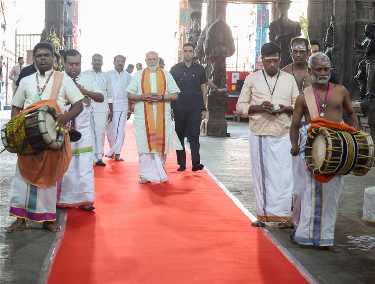 प्रधानमंत्री श्री नरेन्द्र मोदी ने 01 मार्च, 2026 को तमिलनाडु के मदुरै में अरुलमिगु सुब्रमण्यम स्वामी मंदिर में दर्शन कर पूजा-अर्चना की।
