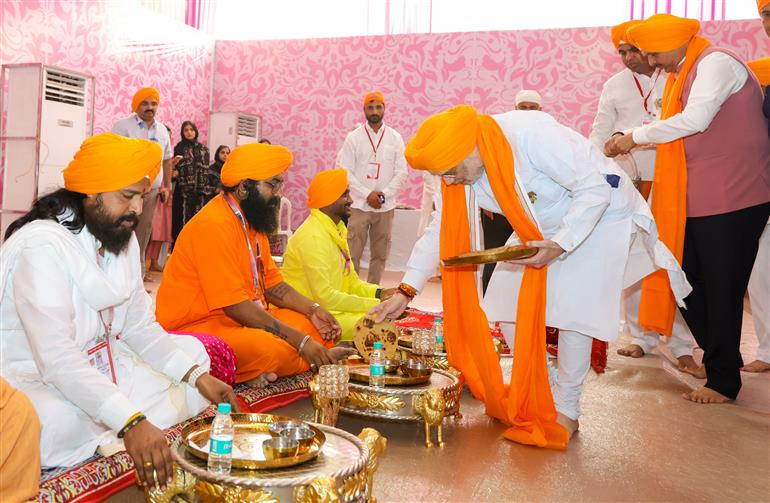 केंद्रीय गृह एवं सहकारिता मंत्री श्री अमित शाह ने 01 मार्च, 2026 को महाराष्ट्र के नवी मुंबई में गुरु साहिब के 350वें शहीदी दिवस के अवसर पर आयोजित समारोह में शिरकत की।