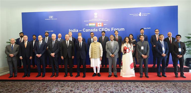 02 मार्च 2026 को नई दिल्ली में आयोजित भारत-कनाडा सीईओ फोरम के दौरान कनाडा के प्रधानमंत्री श्री मार्क कार्नी के साथ समूह तस्वीर में प्रधानमंत्री श्री नरेन्द्र मोदी।