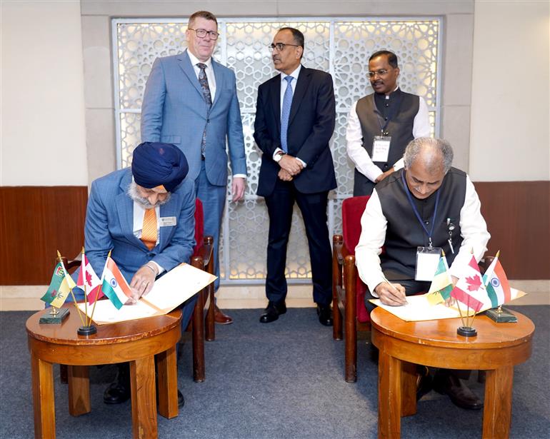 खाद्य प्रसंस्करण उद्योग मंत्रालय के सचिव श्री अविनाश जोशी 03 मार्च, 2026 को नई दिल्ली में सस्केचेवान विश्वविद्यालय (कनाडा) के साथ समझौता ज्ञापन पर हस्ताक्षर समारोह में शामिल हुए।
