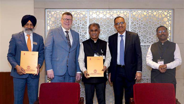 खाद्य प्रसंस्करण उद्योग मंत्रालय के सचिव श्री अविनाश जोशी 03 मार्च, 2026 को नई दिल्ली में सस्केचेवान विश्वविद्यालय (कनाडा) के साथ समझौता ज्ञापन पर हस्ताक्षर समारोह में शामिल हुए।
