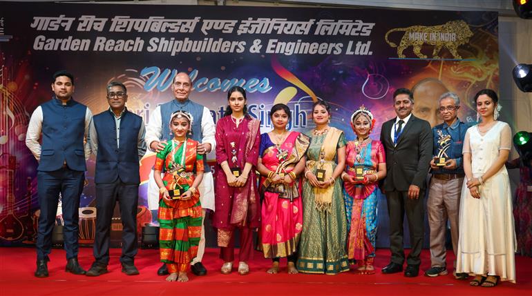 केंद्रीय रक्षा मंत्री श्री राजनाथ सिंह ने 5 मार्च 2026 को पश्चिम बंगाल के कोलकाता में जीआरएसई  के कर्मियों को संबोधित किया।