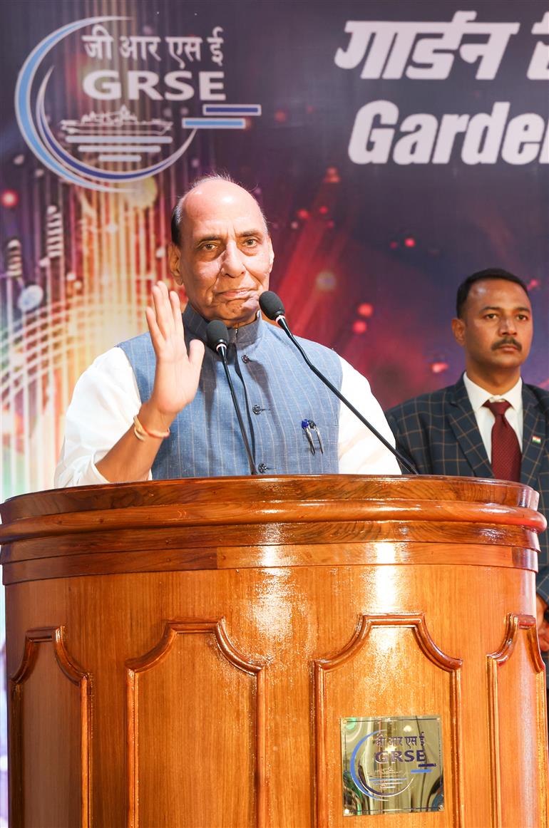 केंद्रीय रक्षा मंत्री श्री राजनाथ सिंह ने 5 मार्च 2026 को पश्चिम बंगाल के कोलकाता में जीआरएसई  के कर्मियों को संबोधित किया।