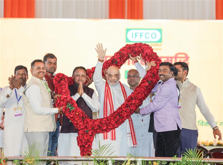 केंद्रीय गृह और सहकारिता मंत्री, श्री अमित शाह ने 06 मार्च, 2026 को भुवनेश्वर में नेशनल फोरेंसिक साइंसेज यूनिवर्सिटी (एनएफएसयू) कैंपस और सेंट्रल फोरेंसिक साइंस लेबोरेटरी (सीएफएसएल) के भूमि पूजन के साथ-साथ नेशनल डेयरी डेवलपमेंट बोर्ड (एनडीडीबी) और ओएमएफईडी के डेवलपमेंट प्रोग्राम का उद्घाटन किया। इसके साथ ही उन्होंने ओडिशा सरकार की विभिन्न परियोजनाओं का उद्घाटन और शिलान्यास किया, पारादीप में सल्फ्यूरिक एसिड प्लांट-III का उद्घाटन किया तथा सहकारी विकास संगोष्ठी में भी शामिल हुए।
