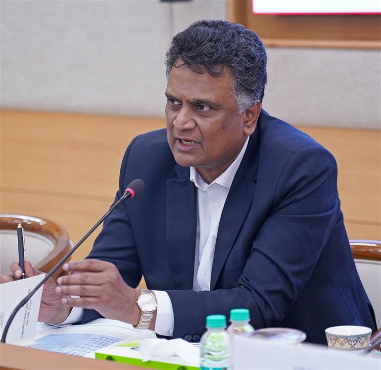 भारत के कंट्रोलर और ऑडिटर जनरल (सीएजी) श्री के. संजय मूर्ति 09 मार्च, 2026 को नई दिल्ली में आयोजित उच्च शिक्षा संस्थानों के लिए रिस्क कंट्रोल्स मैच्योरिटी स्कोरकार्ड पर राष्ट्रीय कार्यशाला को संबोधित करते हुए।