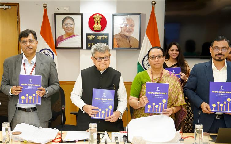 नीति आयोग के उपाध्यक्ष श्री सुमन बेरी ने 11 मार्च, 2026 को नई दिल्ली स्थित नीति आयोग में सीईओ श्रीमती निधि छिब्बर की उपस्थिति में 'राजकोषीय स्वास्थ्य सूचकांक 2026' के दूसरे वार्षिक संस्करण की रिपोर्ट जारी की।