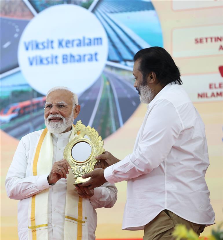 प्रधानमंत्री श्री नरेन्द्र मोदी ने 11 मार्च, 2026 को केरलम के एर्नाकुलम में विभिन्न विकास परियोजनाओं का शिलान्यास,उद्घाटन और उन्हें राष्ट्र को समर्पित करने के अवसर पर आयोजित कार्यक्रम में शिरकत की।