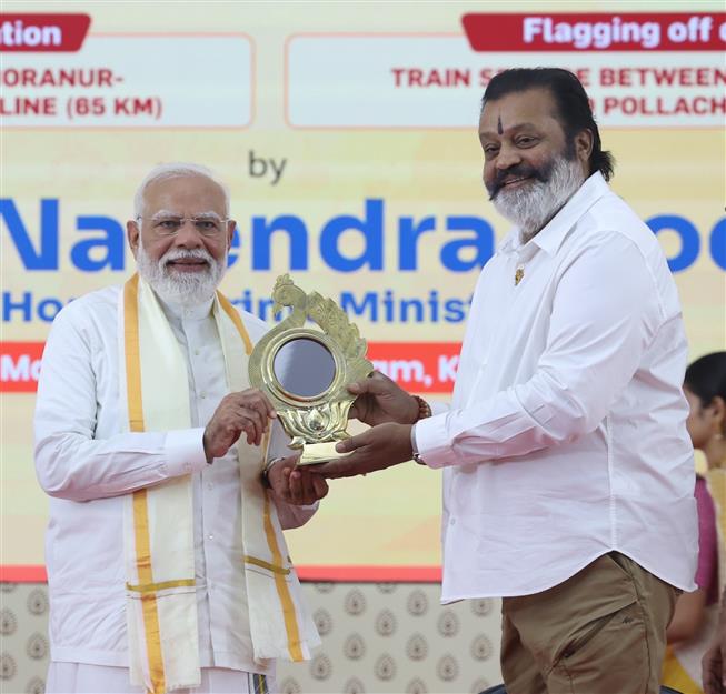 प्रधानमंत्री श्री नरेन्द्र मोदी ने 11 मार्च, 2026 को केरलम के एर्नाकुलम में विभिन्न विकास परियोजनाओं का शिलान्यास,उद्घाटन और उन्हें राष्ट्र को समर्पित करने के अवसर पर आयोजित कार्यक्रम में शिरकत की।