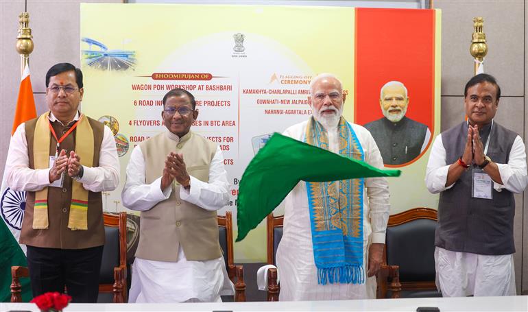 प्रधानमंत्री श्री नरेन्द्र मोदी ने 13 मार्च, 2026 को वीडियो कॉन्फ्रेंसिंग के माध्यम से असम के कोकराझार में विभिन्न विकास कार्यों की आधारशिला रखी।