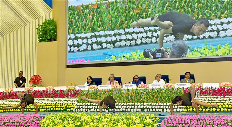 आयुष तथा स्वास्थ्य एवं परिवार कल्याण राज्य मंत्री (स्वतंत्र प्रभार) प्रतापराव जाधव ने 13 मार्च 2026 को नई दिल्ली के विज्ञान भवन में आयुष मंत्रालय के तहत मोरारजी देसाई राष्ट्रीय योग संस्थान द्वारा अंतरराष्ट्रीय योग दिवस–2026 से पहले आयोजित ‘योग महोत्सव–2026’ कार्यक्रम में शिरकत की।