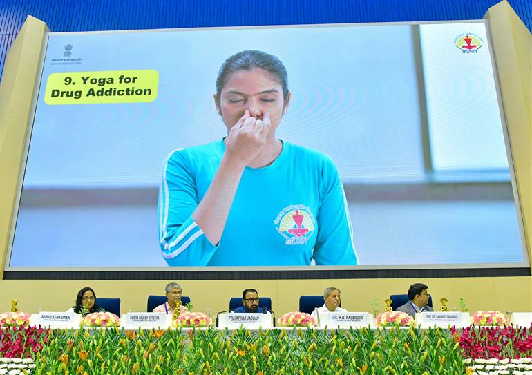 आयुष तथा स्वास्थ्य एवं परिवार कल्याण राज्य मंत्री (स्वतंत्र प्रभार) प्रतापराव जाधव ने 13 मार्च 2026 को नई दिल्ली के विज्ञान भवन में आयुष मंत्रालय के तहत मोरारजी देसाई राष्ट्रीय योग संस्थान द्वारा अंतरराष्ट्रीय योग दिवस–2026 से पहले आयोजित ‘योग महोत्सव–2026’ कार्यक्रम में शिरकत की।