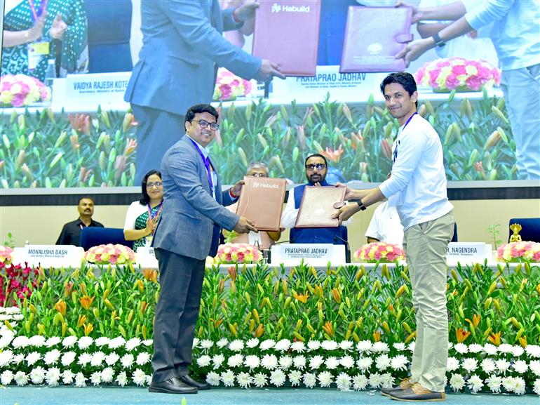 आयुष तथा स्वास्थ्य एवं परिवार कल्याण राज्य मंत्री (स्वतंत्र प्रभार) प्रतापराव जाधव ने 13 मार्च 2026 को नई दिल्ली के विज्ञान भवन में आयुष मंत्रालय के तहत मोरारजी देसाई राष्ट्रीय योग संस्थान द्वारा अंतरराष्ट्रीय योग दिवस–2026 से पहले आयोजित ‘योग महोत्सव–2026’ कार्यक्रम में शिरकत की।