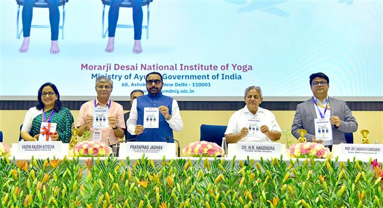 आयुष तथा स्वास्थ्य एवं परिवार कल्याण राज्य मंत्री (स्वतंत्र प्रभार) प्रतापराव जाधव ने 13 मार्च 2026 को नई दिल्ली के विज्ञान भवन में आयुष मंत्रालय के तहत मोरारजी देसाई राष्ट्रीय योग संस्थान द्वारा अंतरराष्ट्रीय योग दिवस–2026 से पहले आयोजित ‘योग महोत्सव–2026’ कार्यक्रम में शिरकत की।