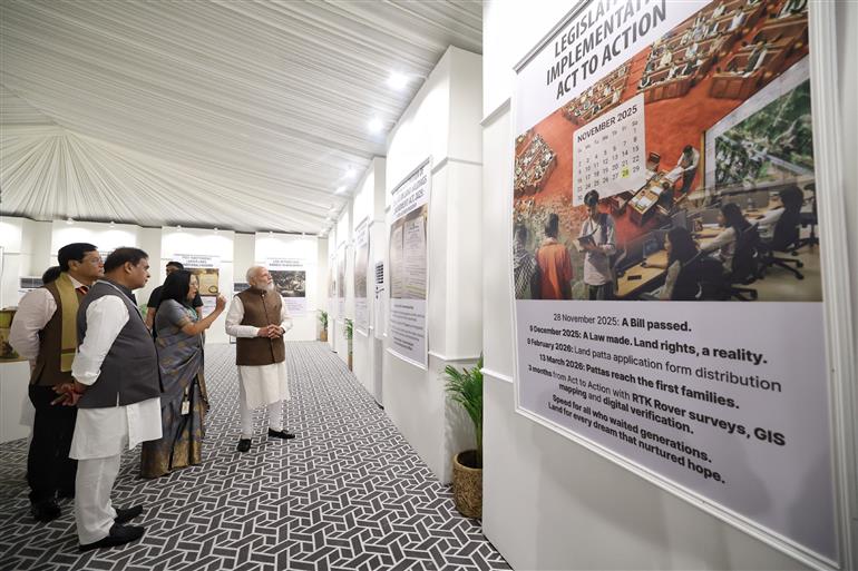 प्रधानमंत्री श्री नरेन्द्र मोदी ने 13 मार्च, 2026 को असम के गुवाहाटी में एक प्रदर्शनी का अवलोकन किया।