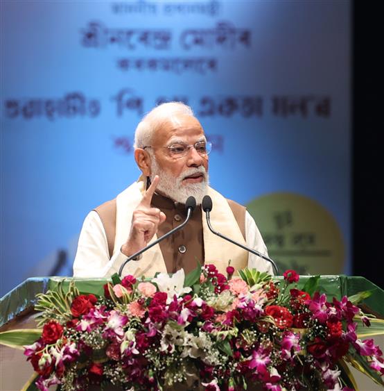 प्रधानमंत्री श्री नरेन्द्र मोदी 13 मार्च, 2026 को असम के गुवाहाटी में विभिन्न परियोजनाओं के उद्घाटन अवसर पर संबोधित करते हुए।