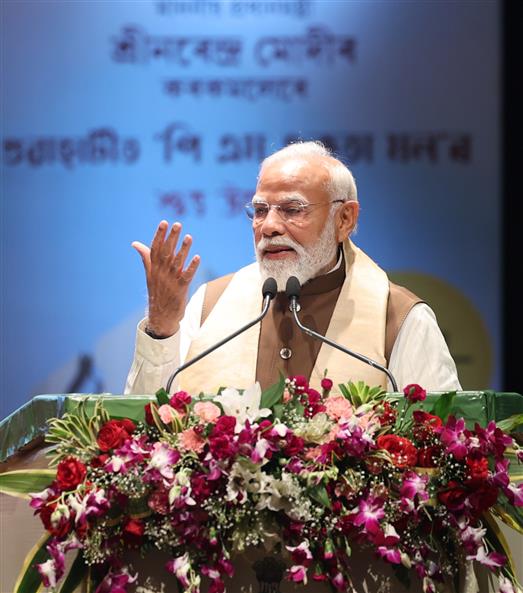 प्रधानमंत्री श्री नरेन्द्र मोदी 13 मार्च, 2026 को असम के गुवाहाटी में विभिन्न परियोजनाओं के उद्घाटन अवसर पर संबोधित करते हुए।