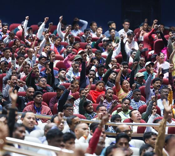 13 मार्च, 2026 को असम के गुवाहाटी में विभिन्न परियोजनाओं के उद्घाटन अवसर पर एकत्रित लोग। इस अवसर पर संबोधित करते हुए प्रधानमंत्री श्री नरेन्द्र मोदी।