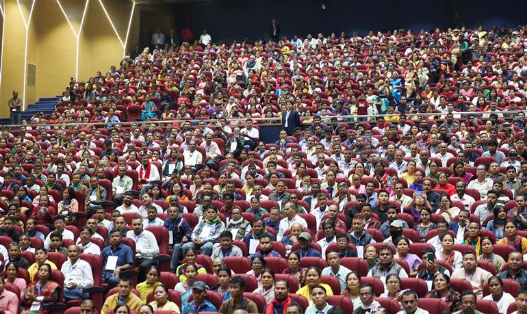 13 मार्च, 2026 को असम के गुवाहाटी में विभिन्न परियोजनाओं के उद्घाटन अवसर पर एकत्रित लोग। इस अवसर पर संबोधित करते हुए प्रधानमंत्री श्री नरेन्द्र मोदी।