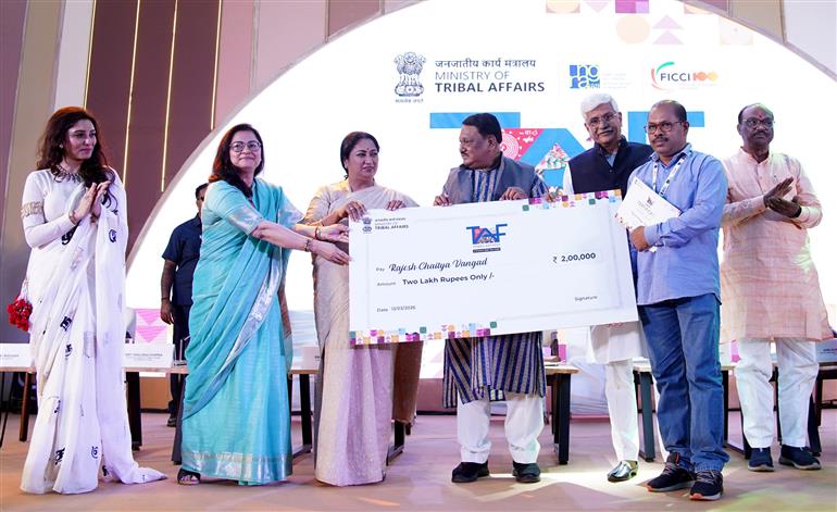 केंद्रीय जनजातीय कार्य मंत्री श्री जुएल उरांव ने 13 मार्च 2026 को नई दिल्ली में 'ट्राइब्स आर्ट फेस्ट (टीएफ)' के समापन समारोह में शिरकत की।