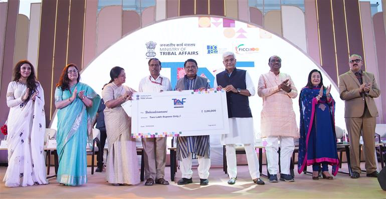 केंद्रीय जनजातीय कार्य मंत्री श्री जुएल उरांव ने 13 मार्च 2026 को नई दिल्ली में 'ट्राइब्स आर्ट फेस्ट (टीएफ)' के समापन समारोह में शिरकत की।