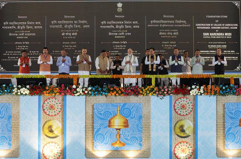 प्रधानमंत्री श्री नरेन्द्र मोदी ने 14 मार्च 2026 को असम के सिलचर में शिलॉन्ग-सिलचर कॉरिडोर का उद्घाटन एवं भूमि पूजन किया और साथ ही विभिन्न परियोजनाओं की आधारशिला रखी।