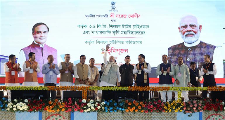प्रधानमंत्री श्री नरेन्द्र मोदी ने 14 मार्च 2026 को असम के सिलचर में विभिन्न परियोजनाओं के भूमि पूजन समारोह में शिरकत की।
